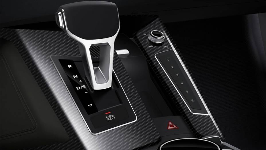 Transmiss&atilde;o autom&aacute;tica sequencial de oito marchas | <a href="https://beta-develop.quatrorodas.abril.com.br/saloes/frankfurt/2013/audi-sport-quattro-752280.shtml" rel="migration">Leia mais</a>