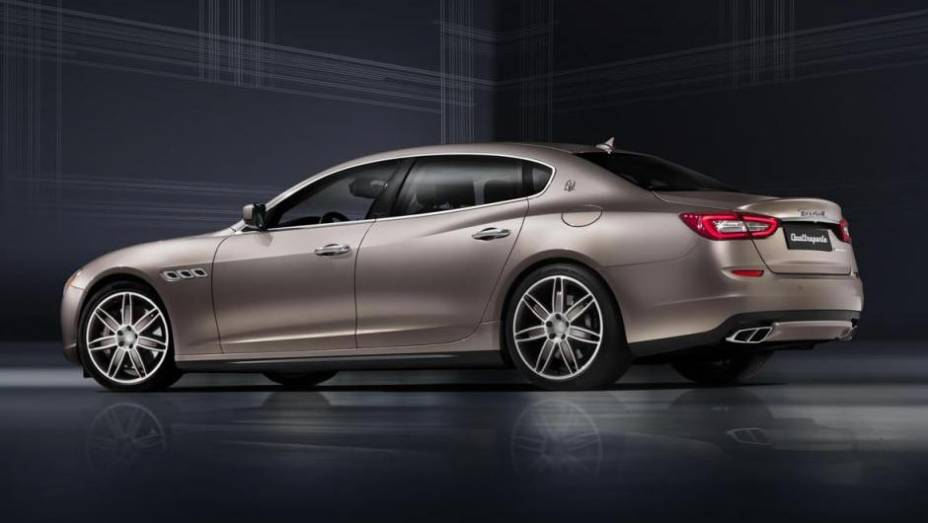 A proposta do modelo é explorar novas possibilidades de esquemas de cores e tecidos para revestimento | <a href="https://beta-develop.quatrorodas.abril.com.br/saloes/frankfurt/2013/maserati-quattroporte-ermenegildo-zegna-concept-752311.shtml" rel="migration">Leia mais</a>