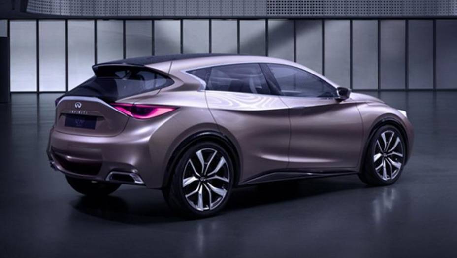 O modelo utiliza a plataforma MFA, a mesma utilizada em alguns carros da Mercedes-Benz, como Classe A e Classe B | <a href="https://beta-develop.quatrorodas.abril.com.br/saloes/frankfurt/2013/infiniti-q30-concept-753091.shtml" rel="migration">Leia mais</a>