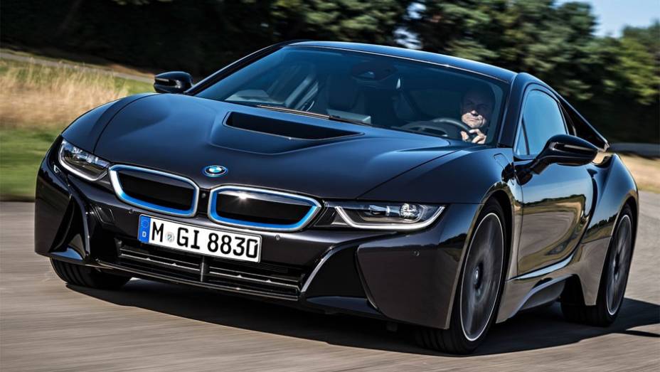 O esportivo chegará equipado com motor a combustão 1.5 turbo de três cilindros | <a href="https://beta-develop.quatrorodas.abril.com.br/saloes/frankfurt/2013/bmw-i8-752136.shtml" rel="migration">Leia mais</a>