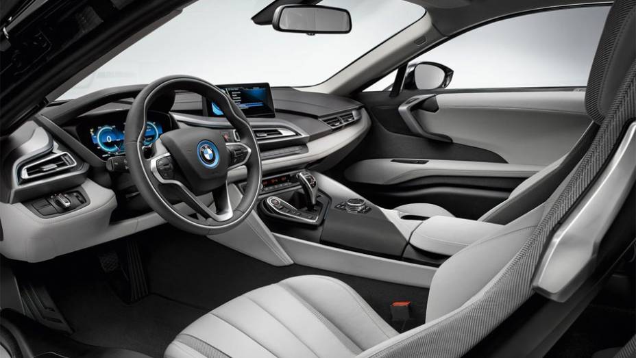 Se o modelo for utilizado apenas no modo el&eacute;trico, a velocidade m&aacute;xima obtida ser&aacute; de 120 km/h, com autonomia estimada em 35 km | <a href="https://beta-develop.quatrorodas.abril.com.br/saloes/frankfurt/2013/bmw-i8-752136.shtml" rel="migration">Leia mais</a>