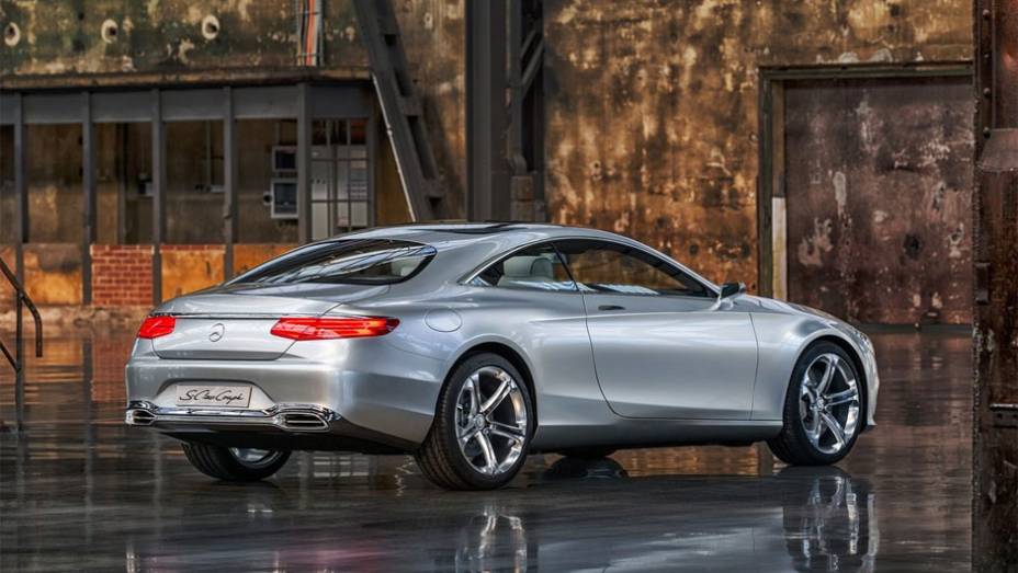 O conceito, considerado pela montadora alemã como "topo de linha", traz diversas mudanças em relação ao modelo CL | <a href="https://beta-develop.quatrorodas.abril.com.br/saloes/frankfurt/2013/mercedes-benz-classe-s-coupe-753066.shtml" rel="migration">Leia mais</a> O conceito, considerado pela montadora alemã como "topo de linha", traz diversas mudanças em relação ao modelo CL | <a href="https://beta-develop.quatrorodas.abril.com.br/saloes/frankfurt/2013/mercedes-benz-classe-s-coupe-753066.shtml" rel="migration">Leia mais</a>
