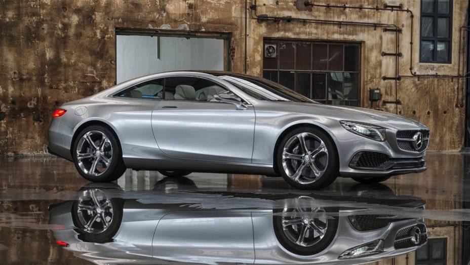 Rodas de 21 polegadas redesenhadas dão o toque final ao visual externo do Classe S Coupé | <a href="https://beta-develop.quatrorodas.abril.com.br/saloes/frankfurt/2013/mercedes-benz-classe-s-coupe-753066.shtml" rel="migration">Leia mais</a>