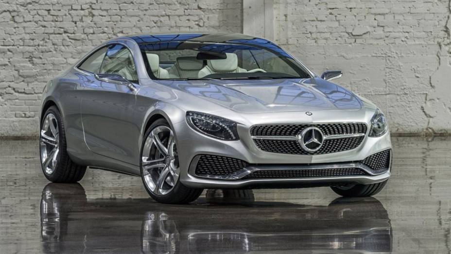 A parte dianteira do cupê adota um visual mais agressivo... | <a href="https://beta-develop.quatrorodas.abril.com.br/saloes/frankfurt/2013/mercedes-benz-classe-s-coupe-753066.shtml" rel="migration">Leia mais</a> A parte dianteira do cupê adota um visual mais agressivo... | <a href="https://beta-develop.quatrorodas.abril.com.br/saloes/frankfurt/2013/mercedes-benz-classe-s-coupe-753066.shtml" rel="migration">Leia mais</a>