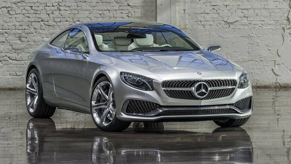 A parte dianteira do cup&ecirc; adota um visual mais agressivo... | <a href="https://beta-develop.quatrorodas.abril.com.br/saloes/frankfurt/2013/mercedes-benz-classe-s-coupe-753066.shtml" rel="migration">Leia mais</a>