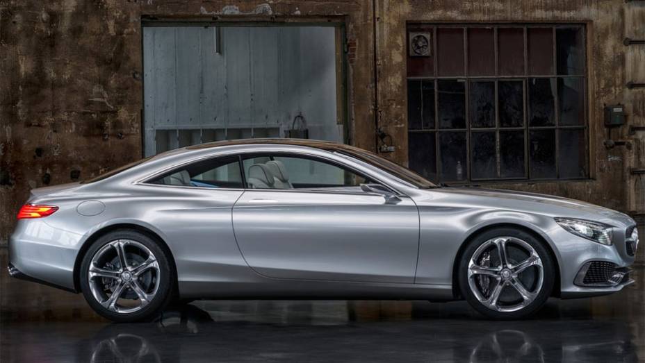 A motorização do Classe S Coupé inclui o V8 do S63 AMG de 455 cv | <a href="https://beta-develop.quatrorodas.abril.com.br/saloes/frankfurt/2013/mercedes-benz-classe-s-coupe-753066.shtml" rel="migration">Leia mais</a>