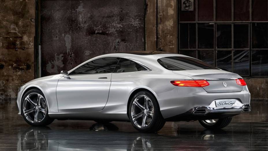 ... ao passo que a traseira conta com novas lanternas horizontais, que dão um toque de luxo ao modelo | <a href="https://beta-develop.quatrorodas.abril.com.br/saloes/frankfurt/2013/mercedes-benz-classe-s-coupe-753066.shtml" rel="migration">Leia mais</a> ... ao passo que a traseira conta com novas lanternas horizontais, que dão um toque de luxo ao modelo | <a href="https://beta-develop.quatrorodas.abril.com.br/saloes/frankfurt/2013/mercedes-benz-classe-s-coupe-753066.shtml" rel="migration">Leia mais</a>