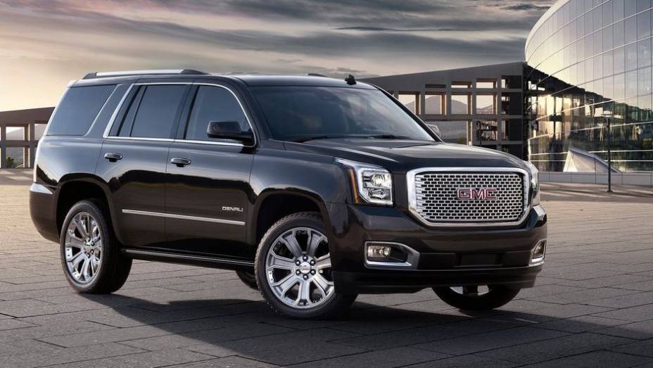 O outro SUV é o Yukon Denali, mais longo | <a href="https://beta-develop.quatrorodas.abril.com.br/noticias/saloes/los-angeles-2013/eua-gm-lanca-linha-2015-suvs-753784.shtml" rel="migration">Leia mais</a> | <a href="https://beta-develop.quatrorodas.abril.com.br/galerias/saloes/los-angeles-2013/tahoe" rel="migration"></a>