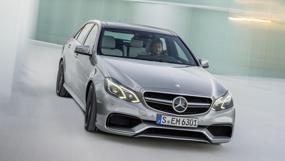 O sed&atilde; completa a gama da Classe E no Pa&iacute;s e ter&aacute; pre&ccedil;o fixado em d&oacute;lares: US$ 245.900 | <a href="https://beta-develop.quatrorodas.abril.com.br/noticias/fabricantes/mercedes-traz-e63-amg-4matic-ao-brasil-754476.shtml" rel="migration">Leia mais</a>
