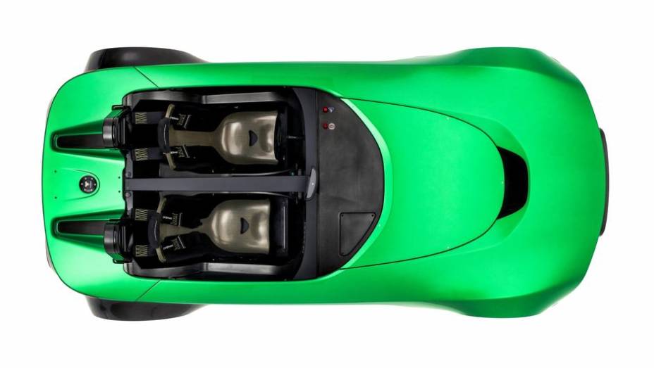 A perspectiva é de que o conceitual ganhe uma versão de produção legalizada para as ruas em 2014 | <a href="https://beta-develop.quatrorodas.abril.com.br/noticias/fabricantes/caterham-apresenta-aeroseven-concept-754703.shtml" rel="migration">Leia mais</a>