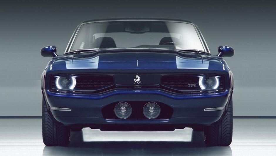Com isso, ele acelera de 0 a 100 km/h em 3,4 segundos e alcan&ccedil;a a velocidade m&aacute;xima de 320 km/h | <a href="https://beta-develop.quatrorodas.abril.com.br/noticias/fabricantes/equus-bass-770-revelado-755252.shtml" rel="migration">Leia mais</a>