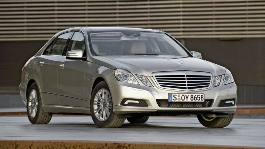 4. Mercedes-Benz Classe E - 381 | <a href="https://beta-develop.quatrorodas.abril.com.br/noticias/mercado/eua-marcas-luxo-mercedes-classe-c-mais-roubado-755257.shtml" rel="migration">Leia mais</a>