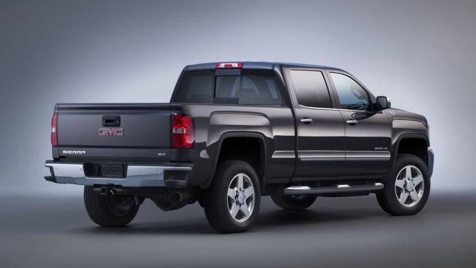 Em termos de capacidade de carga, os modelos podem suportar até 3.345 kg | <a href="https://beta-develop.quatrorodas.abril.com.br/noticias/fabricantes/gm-revela-novas-chevrolet-silverado-hd-gmc-sierra-hd-755241.shtml" rel="migration">Leia mais</a>