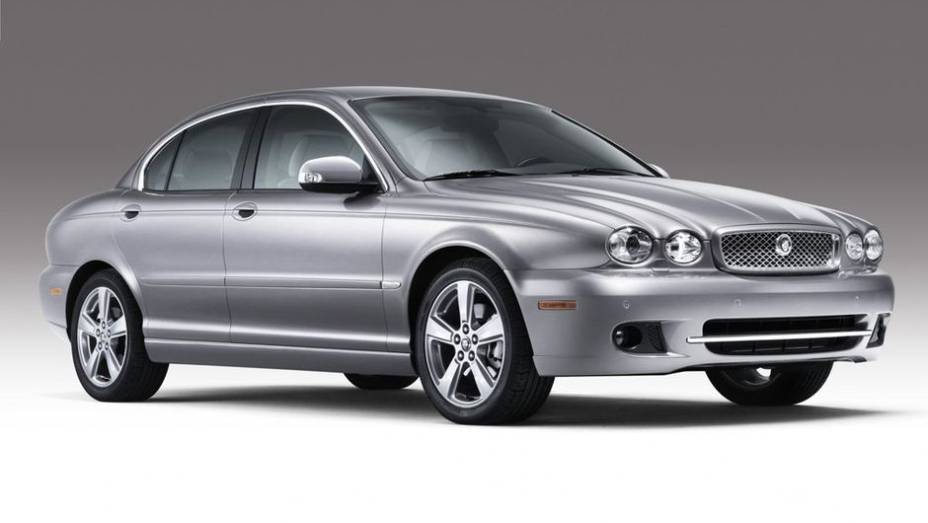 6º - Jaguar X-Type - US$ 6.376 por unidade | <a href="https://beta-develop.quatrorodas.abril.com.br/noticias/mercado/estudo-vw-tem-prejuizo-us-6-27-milhoes-cada-bugatti-veyron-755638.shtml" rel="migration">Leia mais</a>