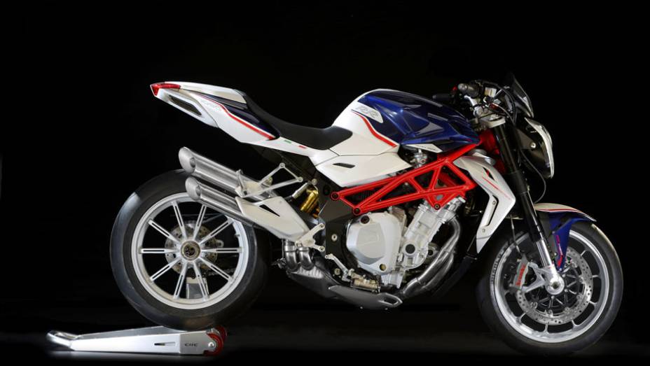 Motor 1078 cm&sup3; de quatro cilindros | <a href="https://beta-develop.quatrorodas.abril.com.br/moto/noticias/mv-agusta-confirma-cinco-lancamentos-brasil-756002.shtml" rel="migration">Leia mais</a>