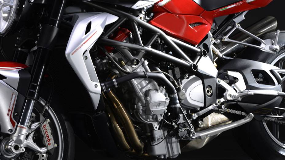 Torque m&aacute;ximo de 10.2 mkgf a 10.100 rpm | <a href="https://beta-develop.quatrorodas.abril.com.br/moto/noticias/mv-agusta-confirma-cinco-lancamentos-brasil-756002.shtml" rel="migration">Leia mais</a>