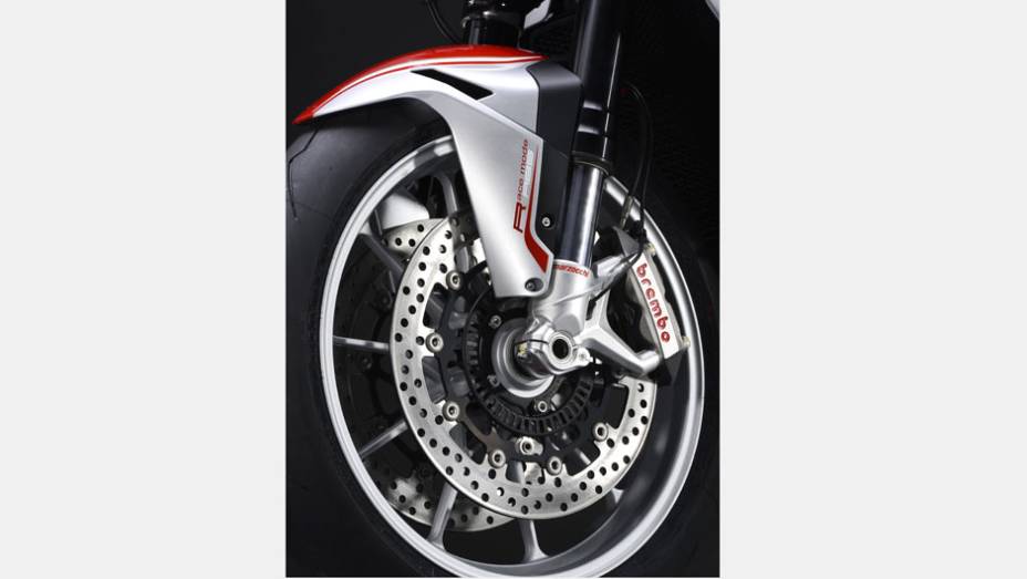 Velocidade m&aacute;xima divulgada de 265 km/h | <a href="https://beta-develop.quatrorodas.abril.com.br/moto/noticias/mv-agusta-confirma-cinco-lancamentos-brasil-756002.shtml" rel="migration">Leia mais</a>
