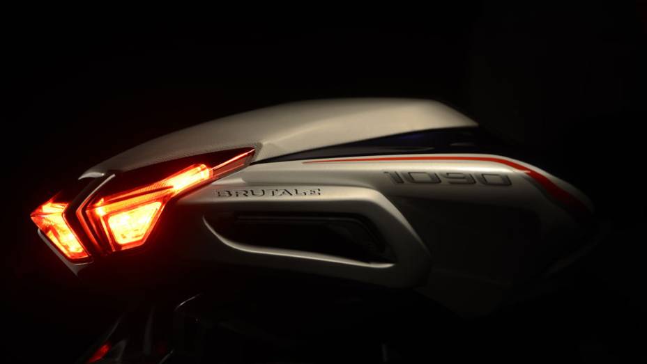 Controle de tra&ccedil;&atilde;o ajust&aacute;vel em oito n&iacute;veis | <a href="https://beta-develop.quatrorodas.abril.com.br/moto/noticias/mv-agusta-confirma-cinco-lancamentos-brasil-756002.shtml" rel="migration">Leia mais</a>