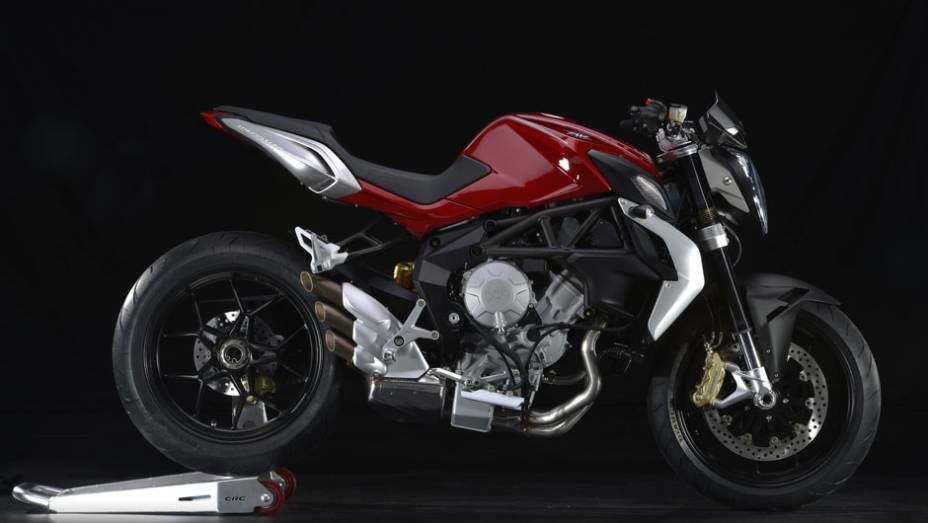 Pot&ecirc;ncia m&aacute;xima: 125 cv a 11.600 rpm | <a href="https://beta-develop.quatrorodas.abril.com.br/moto/noticias/mv-agusta-brutale-800-2014-chega-r-47-000-784936.shtml" rel="migration">Leia mais</a>