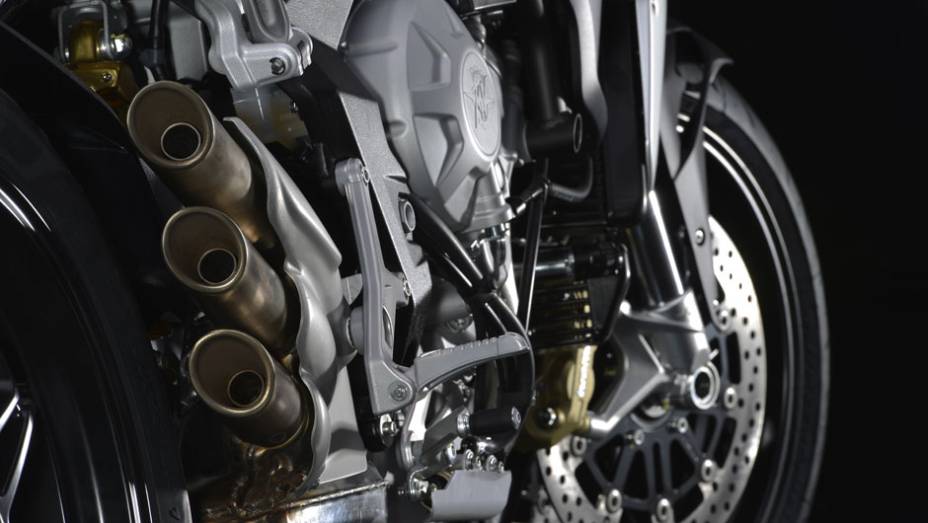 A nova Brutale 800 pesa apenas 167 kg | <a href="https://beta-develop.quatrorodas.abril.com.br/moto/noticias/mv-agusta-brutale-800-2014-chega-r-47-000-784936.shtml" rel="migration">Leia mais</a>
