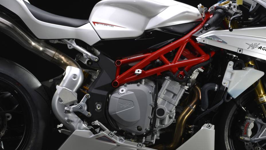 Sistema eletrônico ELDOR com quatro mapas de injeção | <a href="https://beta-develop.quatrorodas.abril.com.br/moto/noticias/mv-agusta-confirma-cinco-lancamentos-brasil-756002.shtml" rel="migration">Leia mais</a>