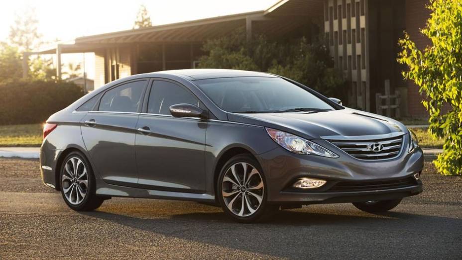 A atual gera&ccedil;&atilde;o do Hyundai Sonata chegou ao seu &uacute;ltimo ano de produ&ccedil;&atilde;o, com o lan&ccedil;amento do modelo 2014 do sed&atilde; nos Estados Unidos | <a href="https://beta-develop.quatrorodas.abril.com.br/noticias/fabricantes/hyundai-mostra-ultimo-facelift-atual-sonata-756422.shtml" rel="migration">Le</a>