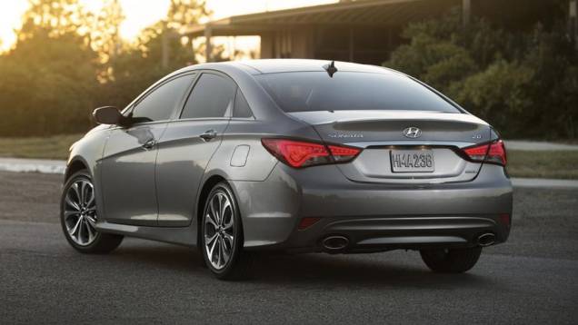 As mudanças incluem nova grade frontal, mudança nas lanternas traseiras, farois de xênon... | <a href="https://beta-develop.quatrorodas.abril.com.br/noticias/fabricantes/hyundai-mostra-ultimo-facelift-atual-sonata-756422.shtml" rel="migration">Leia mais</a> As mudanças incluem nova grade frontal, mudança nas lanternas traseiras, farois de xênon... | <a href="https://beta-develop.quatrorodas.abril.com.br/noticias/fabricantes/hyundai-mostra-ultimo-facelift-atual-sonata-756422.shtml" rel="migration">Leia mais</a>