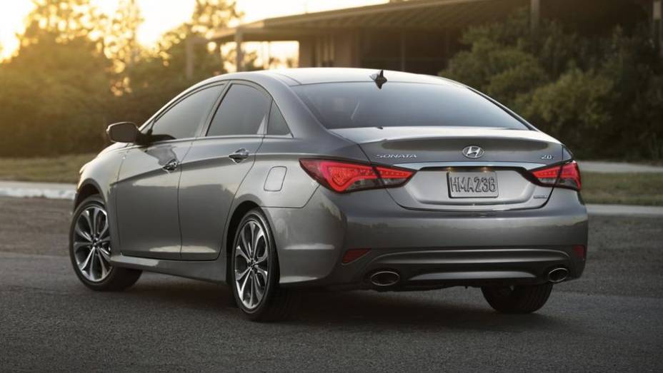 As mudan&ccedil;as incluem nova grade frontal, mudan&ccedil;a nas lanternas traseiras, farois de x&ecirc;non... | <a href="https://beta-develop.quatrorodas.abril.com.br/noticias/fabricantes/hyundai-mostra-ultimo-facelift-atual-sonata-756422.shtml" rel="migration">Leia mais</a>