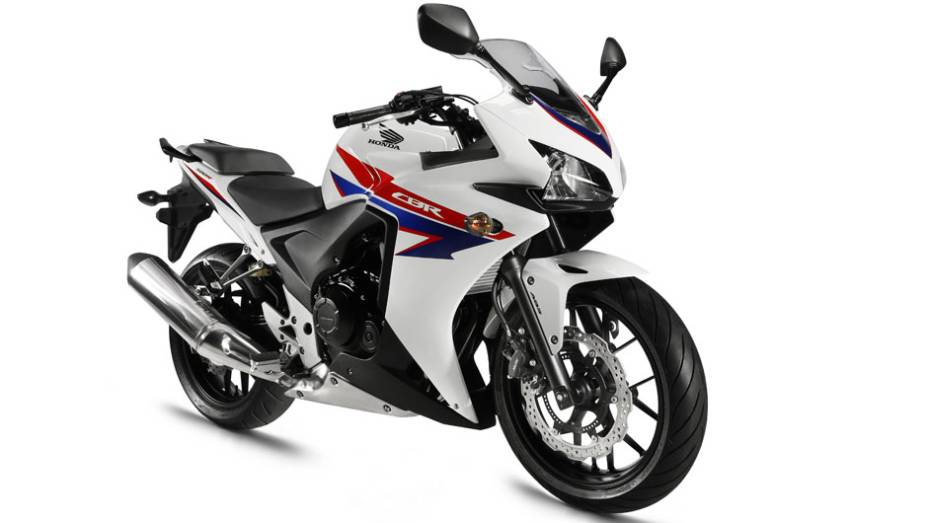 CBR 500R, uma superesportiva de entrada | <a href="https://beta-develop.quatrorodas.abril.com.br/moto/noticias/honda-investe-modelos-500cc-756399.shtml" rel="migration">Leia mais</a>