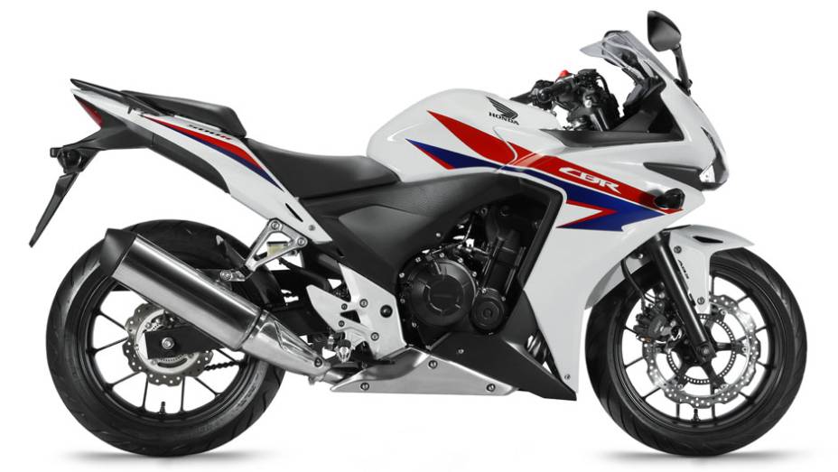 Motor de 471 cm&sup3; gera 50 cavalos de pot&ecirc;ncia | <a href="https://beta-develop.quatrorodas.abril.com.br/moto/noticias/honda-investe-modelos-500cc-756399.shtml" rel="migration">Leia mais</a>