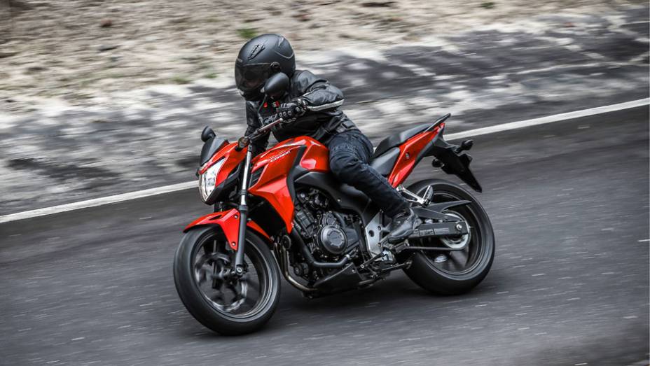 Modelo chegou às concessionárias neste mês de outubro | <a href="https://beta-develop.quatrorodas.abril.com.br/moto/noticias/honda-investe-modelos-500cc-756399.shtml" rel="migration">Leia mais</a>