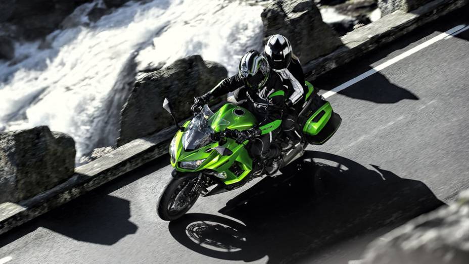 A motocicleta está equipada com um motor DOHC de 1043 cilindradas com quatro cilindros, 16 válvulas refrigerado a líquido | <a href="https://beta-develop.quatrorodas.abril.com.br/moto/noticias/kawasaki-lanca-ninja-1000-tourer-abs-salao-duas-rodas-756465.shtml" rel="migration">Leia mai</a> A motocicleta está equipada com um motor DOHC de 1043 cilindradas com quatro cilindros, 16 válvulas refrigerado a líquido | <a href="https://beta-develop.quatrorodas.abril.com.br/moto/noticias/kawasaki-lanca-ninja-1000-tourer-abs-salao-duas-rodas-756465.shtml" rel="migration">Leia mai</a>