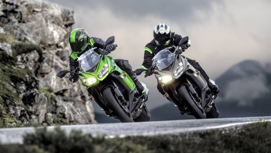 A Ninja 1000 Tourer ABS desenvolve 142 cavalos de potência a 10.000 rpm e um torque máximo de 11,3 mkgf a 7.300 rpm | <a href="https://beta-develop.quatrorodas.abril.com.br/moto/noticias/kawasaki-lanca-ninja-1000-tourer-abs-salao-duas-rodas-756465.shtml" rel="migration">Leia mais</a>