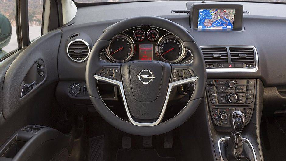 Ele também vem equipado com a nova geração do sistema multimídia IntelliLink, com tela sensível ao toque de 7 polegadas | <a href="https://beta-develop.quatrorodas.abril.com.br/noticias/fabricantes/opel-revela-facelift-meriva-756548.shtml" rel="migration">Leia mais</a> Ele também vem equipado com a nova geração do sistema multimídia IntelliLink, com tela sensível ao toque de 7 polegadas | <a href="https://beta-develop.quatrorodas.abril.com.br/noticias/fabricantes/opel-revela-facelift-meriva-756548.shtml" rel="migration">Leia mais</a>