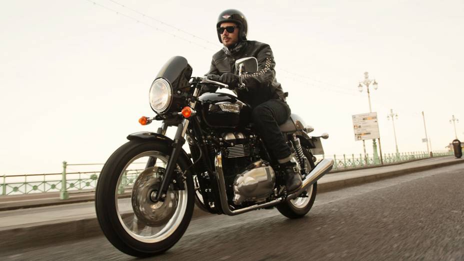 Modelo chega ao Brasil em mar&ccedil;o de 2014, com produ&ccedil;&atilde;o em Manaus (AM) a partir de fevereiro | <a href="https://beta-develop.quatrorodas.abril.com.br/moto/noticias/triumph-revela-lancamentos-salao-duas-rodas-756393.shtml" rel="migration">Leia mais</a>