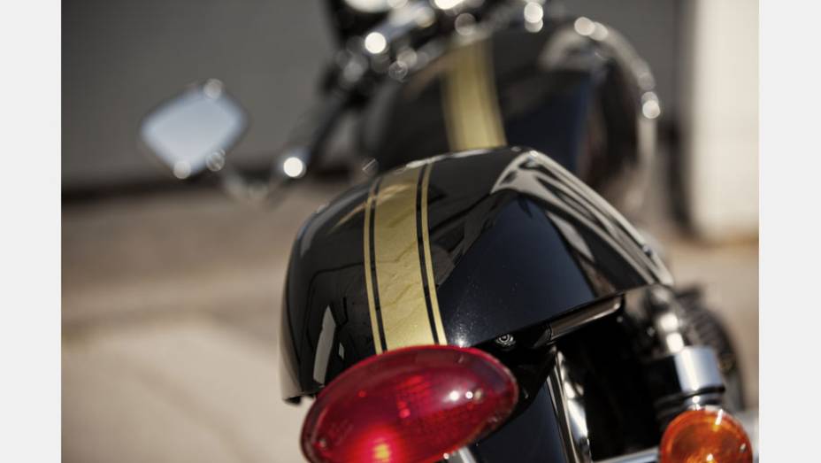 Modelo será vendido por 31 900 reais | <a href="https://beta-develop.quatrorodas.abril.com.br/moto/noticias/triumph-revela-lancamentos-salao-duas-rodas-756393.shtml" rel="migration">Leia mais</a> Modelo será vendido por 31 900 reais | <a href="https://beta-develop.quatrorodas.abril.com.br/moto/noticias/triumph-revela-lancamentos-salao-duas-rodas-756393.shtml" rel="migration">Leia mais</a>