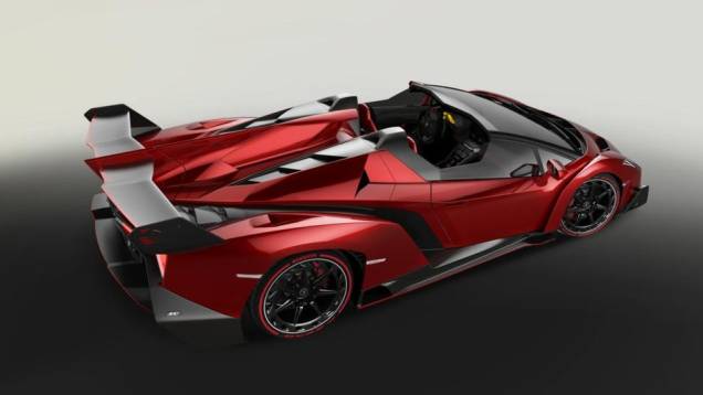 A Lamborghini divulgou as fotos oficiais da Veneno Roadster | <a href="https://beta-develop.quatrorodas.abril.com.br/noticias/fabricantes/surgem-primeiras-imagens-lamborghini-veneno-roadster-757482.shtml" rel="migration">Leia mais</a> A Lamborghini divulgou as fotos oficiais da Veneno Roadster | <a href="https://beta-develop.quatrorodas.abril.com.br/noticias/fabricantes/surgem-primeiras-imagens-lamborghini-veneno-roadster-757482.shtml" rel="migration">Leia mais</a>