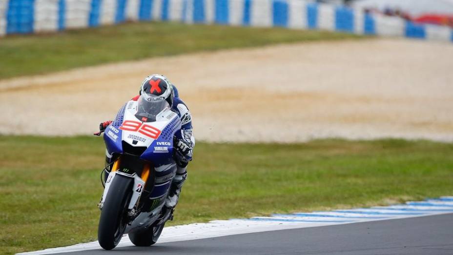 Jorge Lorenzo dominou a prova australiana da MotoGP | <a href="https://beta-develop.quatrorodas.abril.com.br/moto/noticias/motogp-lorenzo-vence-embola-campeonato-757595.shtml" rel="migration">Leia mais</a>