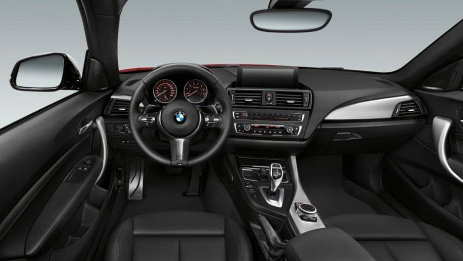 Outro opcional é a tela do sistema iDrive de 6,5 ou 8,8 polegadas | <a href="https://beta-develop.quatrorodas.abril.com.br/noticias/fabricantes/bmw-revela-serie-2-completo-758127.shtml" rel="migration">Leia mais</a>