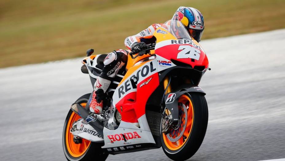 Em seguida, vieram Dani Pedrosa... | <a href="https://beta-develop.quatrorodas.abril.com.br/moto/noticias/motogp-lorenzo-voa-pole-japao-758277.shtml" rel="migration">Leia mais</a>