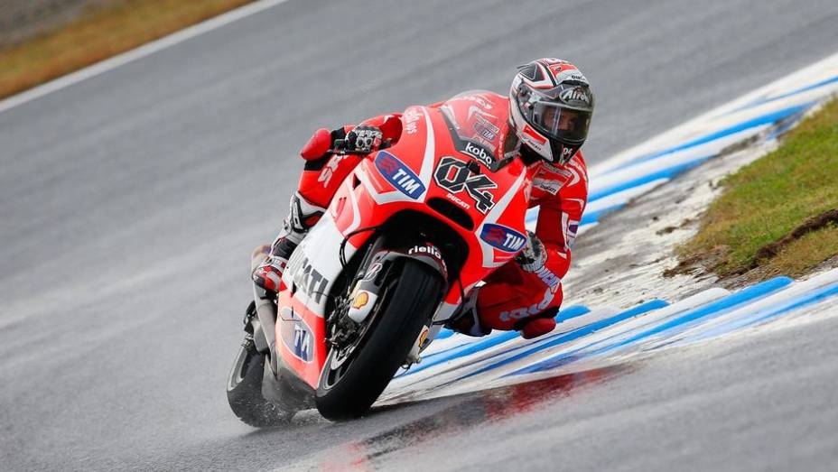 ...e Andrea Dovizioso | <a href="https://beta-develop.quatrorodas.abril.com.br/moto/noticias/motogp-lorenzo-voa-pole-japao-758277.shtml" rel="migration">Leia mais</a>