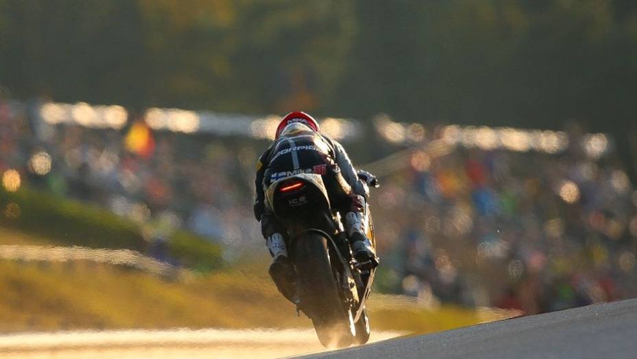 Na Moto2, o mais rápido do dia foi o finlandês Mika Kallio | <a href="https://beta-develop.quatrorodas.abril.com.br/moto/noticias/motogp-lorenzo-voa-pole-japao-758277.shtml" rel="migration">Leia mais</a>