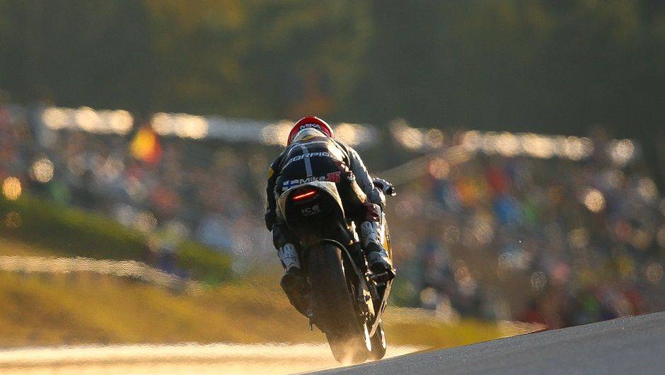Na Moto2, o mais r&aacute;pido do dia foi o finland&ecirc;s Mika Kallio | <a href="https://beta-develop.quatrorodas.abril.com.br/moto/noticias/motogp-lorenzo-voa-pole-japao-758277.shtml" rel="migration">Leia mais</a>