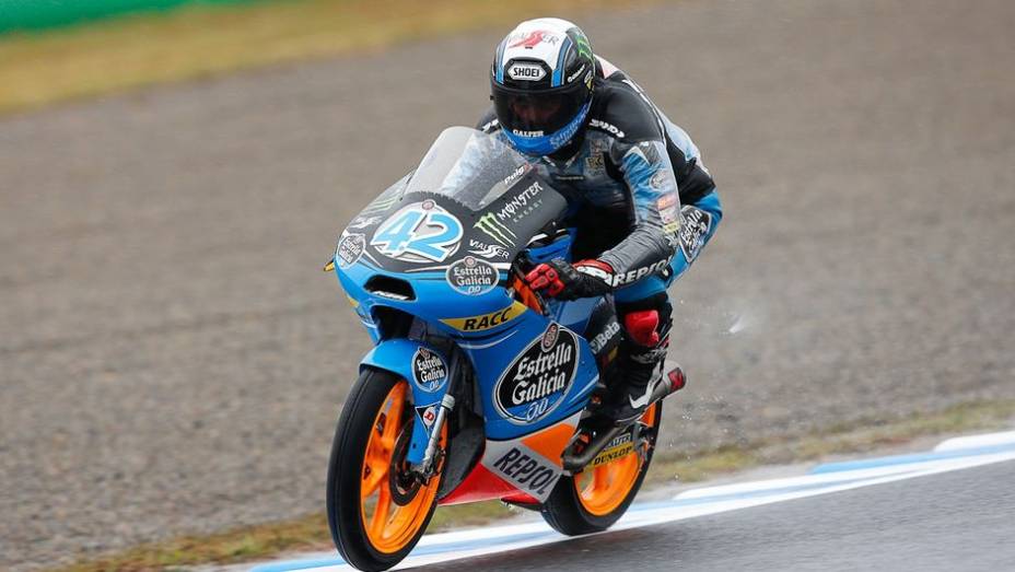 Por fim, a Moto3 vivenciou mais uma sess&atilde;o de dom&iacute;nio dos espanh&oacute;is, com &Aacute;lex Rins na pole | <a href="https://beta-develop.quatrorodas.abril.com.br/moto/noticias/motogp-lorenzo-voa-pole-japao-758277.shtml" rel="migration">Leia mais</a>
