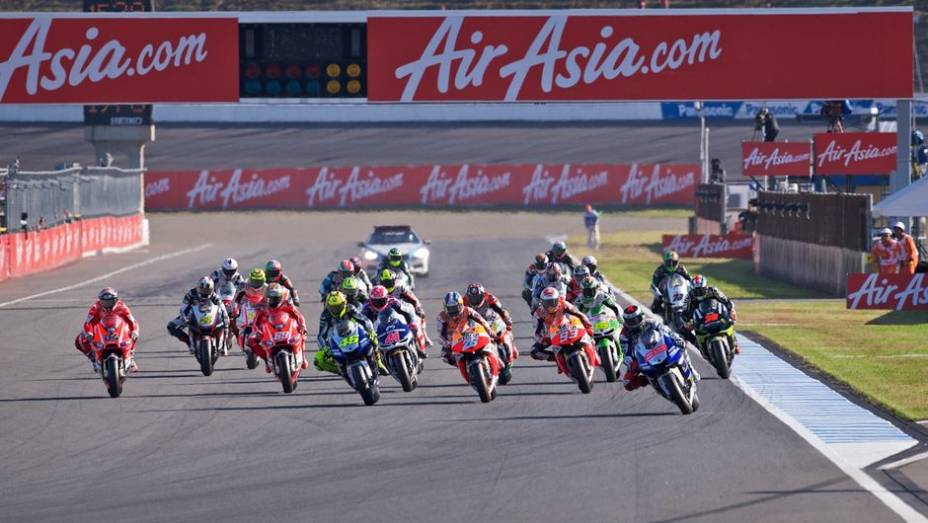 E a definição do título de 2013 da MotoGP ficou para a última prova | <a href="https://beta-develop.quatrorodas.abril.com.br/moto/noticias/motogp-definicao-titulo-fica-ultima-prova-758422.shtml" rel="migration">Leia mais</a>