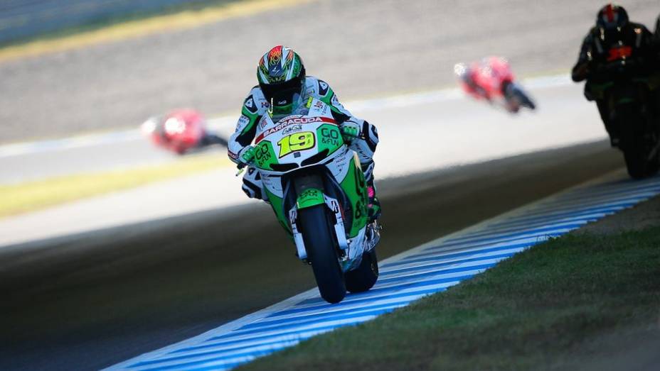 &Aacute;lvaro Bautista ficou em quarto | <a href="https://beta-develop.quatrorodas.abril.com.br/moto/noticias/motogp-definicao-titulo-fica-ultima-prova-758422.shtml" rel="migration">Leia mais</a>