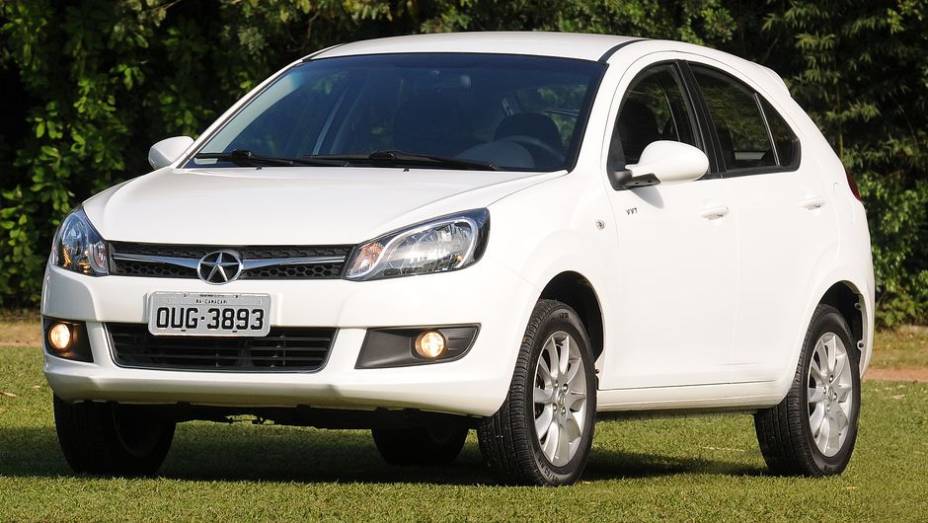 JAC J3 | <a href="https://beta-develop.quatrorodas.abril.com.br/reportagens/servicos/carros-dao-mais-trabalho-mecanicos-758572.shtml" rel="migration">Saiba o porqu&ecirc;</a> | <a href="https://beta-develop.quatrorodas.abril.com.br/reportagens/servicos//montadoras-se-defendem-criticas-mecanicos-758723.sh" rel="migration"></a>