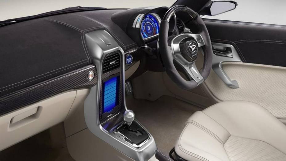 A transmissão será CVT, com borboletas para troca de marchas no volante | <a href="https://beta-develop.quatrorodas.abril.com.br/noticias/saloes/toquio-2013/daihatsu-revela-kopen-concept-758793.shtml" rel="migration">Leia mais</a> A transmissão será CVT, com borboletas para troca de marchas no volante | <a href="https://beta-develop.quatrorodas.abril.com.br/noticias/saloes/toquio-2013/daihatsu-revela-kopen-concept-758793.shtml" rel="migration">Leia mais</a>