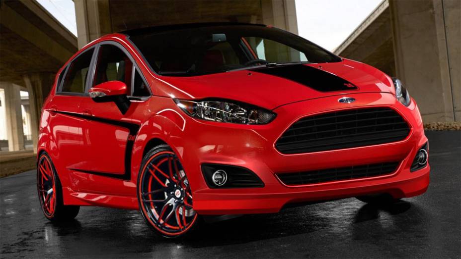 3dCarbon Fiesta | <a href="https://beta-develop.quatrorodas.abril.com.br/noticias/fabricantes/ford-levara-cinco-edicoes-especiais-fiesta-ao-sema-757477.shtml" rel="migration">Leia mais</a>