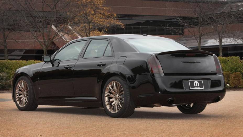 Chrysler 300S 2014 | <a href="https://beta-develop.quatrorodas.abril.com.br/noticias/fabricantes/chrysler-revela-cinco-modelos-sema-show-758764.shtml" rel="migration">Leia mais</a>